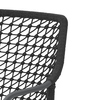 Detailansicht des Gartenstuhls Burano mit Netzstruktur und schwarzem Rahmen.