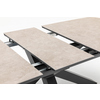 Ausziehbarer Gartentisch in Anthrazit mit cremefarbenen Tischplatten und stabiler X-förmiger Basis.