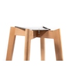 Barhocker mit Holzgestell und stapelbarem Design, Ansicht von oben auf die Sitzfläche.