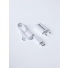 Weißes Netzgerät mit USB-Kabel und Stecker zum Betrieb von InnoCreo Lampenschirmen.