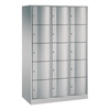 Stahl-Schließfachschrank mit 15 Fächern in Weißaluminium, frontal sichtbar.