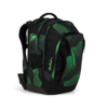 Satch Schulrucksack Match Plus in Seismic Green mit sportlichem Design und maximalem Volumen.