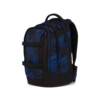 Satch Schulrucksack pack Seismic Blue in seitlicher Ansicht mit geometrischem Design.