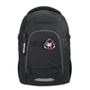 Schwarzer COOCAZOO Rucksack mit einem Patch und dekorativem Anhänger an der Vorderseite.