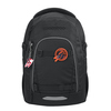 Schwarzer Rucksack mit einem Basketball-Patch und einem Schuh-Anhänger, dekorativ gestaltet.