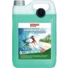 Grüner Behälter mit SONAX Scheibenreiniger und Surf-Design auf der Vorderseite.