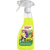 Sprayflasche mit Cockpitpflege Mittel in leuchtend gelber Farbe und farbigem Etikett.