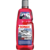 Rosa Flasche mit SONAX Autoshampoo XTREME und Produktinformationen auf dem Etikett.