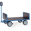 Blauer Handwagen mit Wasserfestem Sperrholz, Drehschemel-Lenkung und Sicherheitshandgriff.