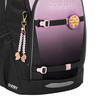 Schulrucksack COOCAZOO EVERY in Schwarz und Rose mit Ansteck-Patch und Anhänger.