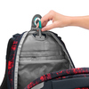 Rucksack im geöffneten Zustand, mit einem Handgriff, der eine innere Organisationsstruktur zeigt.