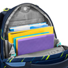 Innenansicht des COOCAZOO Schulrucksacks PORTER mit bunten Heften in mehreren Fächern.
