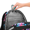 Innensicht eines COOCAZOO Schulrucksacks mit Zugriff auf das Organizerfach und Halterung.