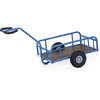 Handwagen aus Stahlrohr mit wasserfester Ladefläche und Sicherheitsgriff, für Transportzwecke.