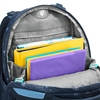Schulrucksack MATE von COOCAZOO mit geöffnetem Hauptfach, gefüllt mit Heften und Ordnern.