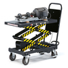 Hubtischwagen mit Hydraulikpumpe, Doppelschere und Plattform, beladen mit Maschinenmotor.