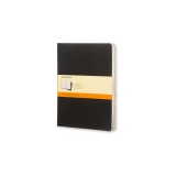 Schwarzes Moleskine Cahier XL Notizheft mit einem orangefarbenen Etikett.