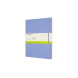 Hortensienblaues Moleskine Notizbuch Classic Softcover XL mit einem Papierband und Innentasche.