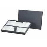 Hochwertige Briefpapierkassette mit handgerissenem Papier und edlem Bezug in offener Ansicht.