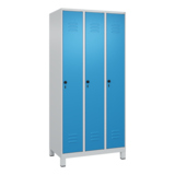 C+P Kleiderspind Classic PLUS mit Standfuß 900 x 1.950 x 500 mm (B x H x T) lichtgrau