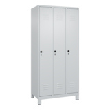 C+P Kleiderspind Classic PLUS mit Standfuß 900 x 1.950 x 500 mm (B x H x T) lichtgrau