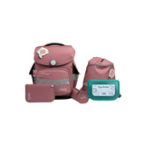 Rosa Schulranzen mit Zubehör wie Brotdose und Turnbeutel auf weißem Hintergrund.