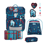 Schulranzen in blau mit Einhorn-Design, Zubehör und Federmäppchen in einer Produktabbildung.