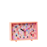 Tischuhr im Vintage-Stil mit buntem Ziffernblatt in rechteckiger Form.