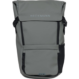 Rucksack in grün mit verstellbaren Riemen und mehreren Taschen vorne und seitlich.