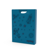 Heftebox in Blau mit Astronauten- und Weltraummotiven, designspezifischem Schnitt.