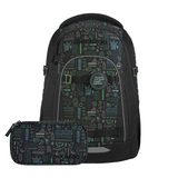 Schulrucksack in Schwarz mit buntem Muster und passendem Mäppchen auf heller Fläche.