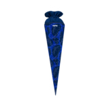 Schultüte in Form eines blauen, ozeanbärmusternden Kegels mit einem Stoffverschluss oben.