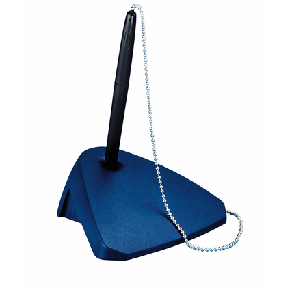 Blauer Kugelschreiberständer mit Kette und sicherem Stand auf einem weißen Hintergrund.