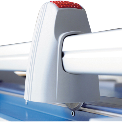 Nahaufnahme des Messerkopfes eines Rollenschneiders mit roter Griff-Oberfläche.