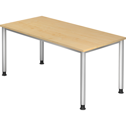 Schreibtisch mit ahornfarbener Oberfläche und silbernen Metallbeinen, ohne zusätzliche Dekoration.