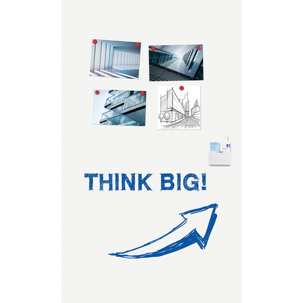 Weißes Whiteboard mit Notizen und der Aufschrift "THINK BIG!" in blauer Schrift.