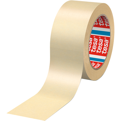 Beige Kreppband auf einer Rolle, teilweise abgerollt, für Malerarbeiten.
