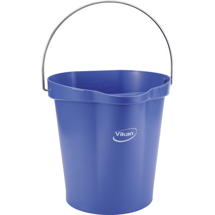 Lila Putzeimer mit Auslauf und Metallgriff, Maßen 33 x 33 x 32,5 cm.