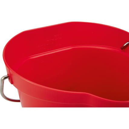 Roter Putzeimer mit Auslauf, Maße 27 x 25,8 x 26 cm, von oben betrachtet.