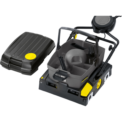 Kärcher Waschsauger BR 40/10 C Adv von oben mit abnehmbarem Wassertank und Zubehörteilen.