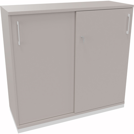 Schiebetürenschrank in silberaluminium lichtgrau mit zwei Türen und einem Schlüssel.