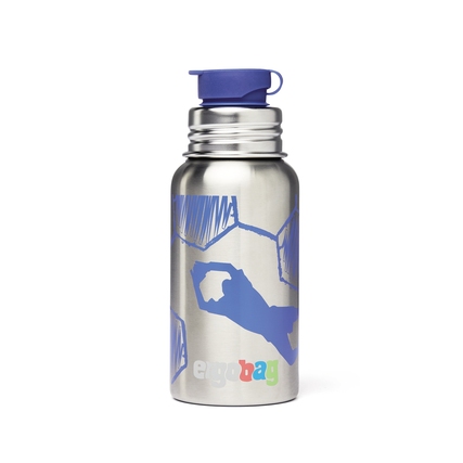 Edelstahl-Trinkflasche mit Silikonverschluss und blauer Grafik auf silberner Oberfläche.