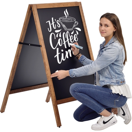 Kundenstopper im Einsatz mit handschriftlicher Kreidetafel-Beschriftung.