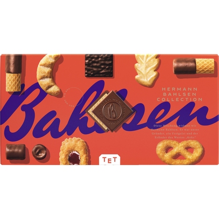 Verpackung einer Gebäckmischung mit verschiedenen Keksen auf rotem Hintergrund.