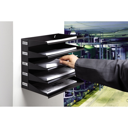 Belegefach mit fünf Fächern zur Sortierung von Unterlagen, befestigt an einer Wand.