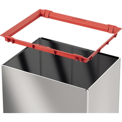 Edelstahl-Müllbox mit abnehmbarem roten Klemmrahmen für Müllbeutel und offenem Sichtbereich.