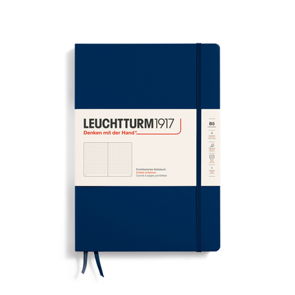 Dunkelblaues Hardcover-Notizbuch im Format DIN B5 mit punktkariertem Papier und zwei Lesezeichen.