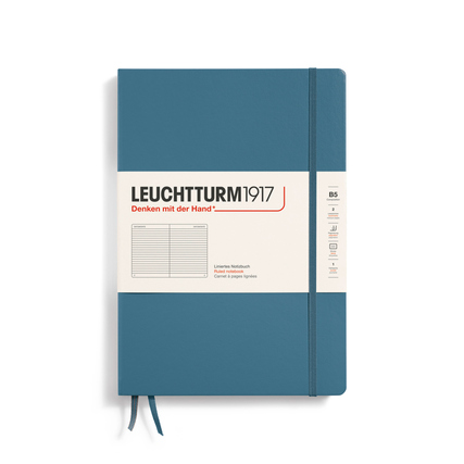 Blaues Hardcover-Notizbuch im B5-Format mit elastischem Verschluss und zwei Lesezeichen.