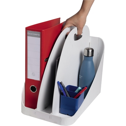 Organisationsbox mit Dokumenten und Accessories im Einsatz, gehalten von einer Person.
