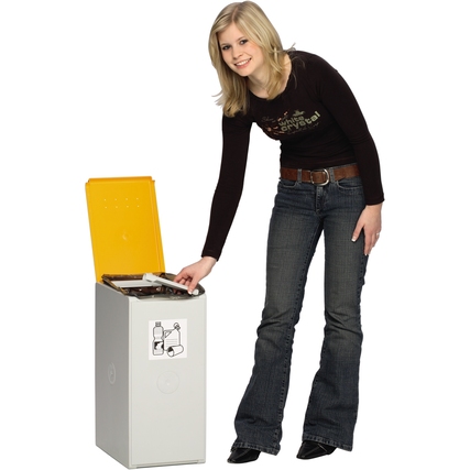 Abfallsammelsystem mit gelbem Deckel und Rückwand, im Gebrauch zur Abfalltrennung.